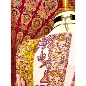 🌈 Beautiful romantic paisley top